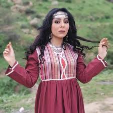 من هي رناد ثلجي ويكيبيديا، السيرة الذاتية