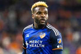 وفاة النجم الجابوني أرون بوبيندزا: ما سبب وفاة اللاعب ارون بوبيندزا